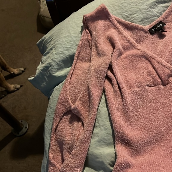 Bebe sweater with custom cold shoulder - Picture 2 of 5
